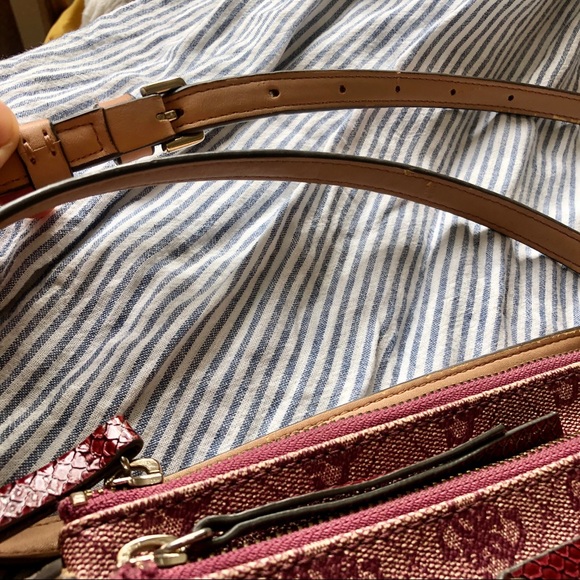 GUESS - Crossbody - Picture 6 of 6